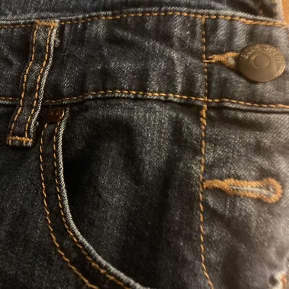 Blue Spice denim overalls. Sz 7 .Lots of pockets. Adjustable straps, rip details - Picture 12 of 13